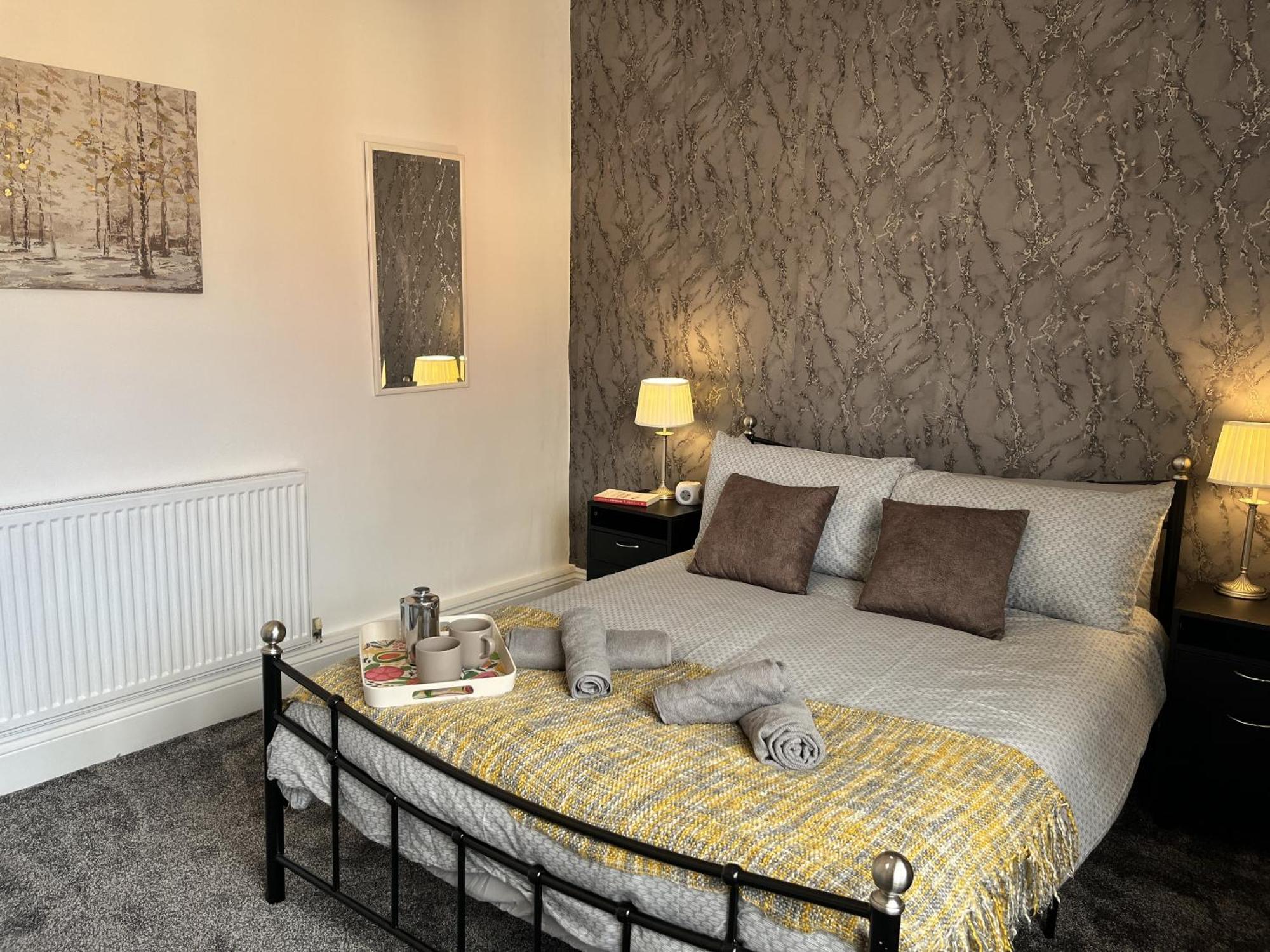 Modernised Central Wigan Townhouse Sleeps Up To 6 ภายนอก รูปภาพ