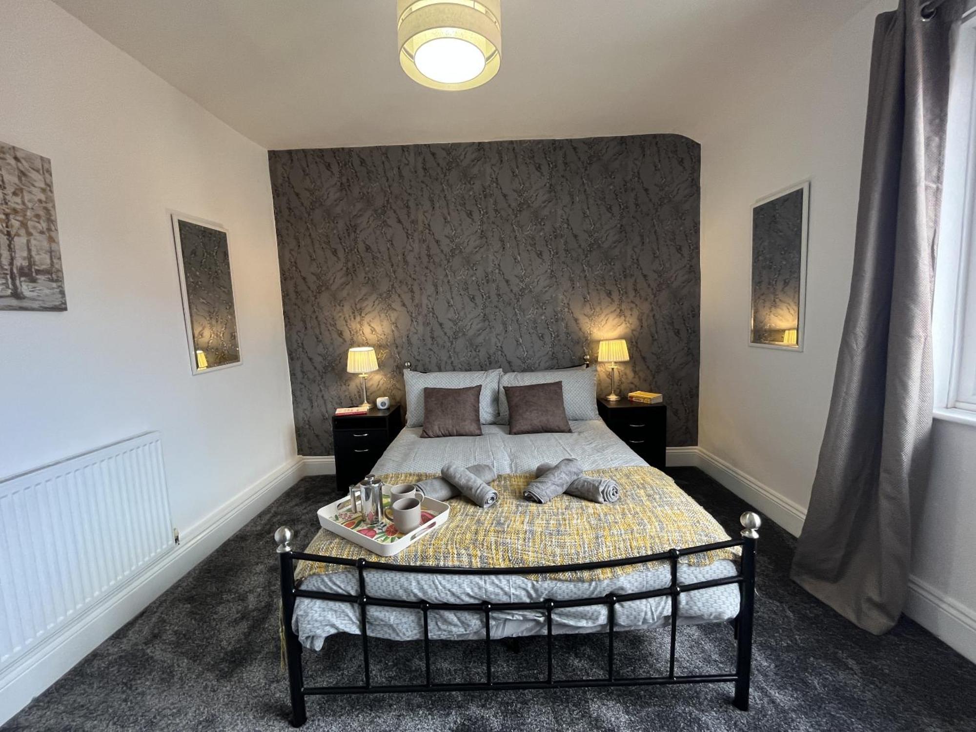 Modernised Central Wigan Townhouse Sleeps Up To 6 ภายนอก รูปภาพ