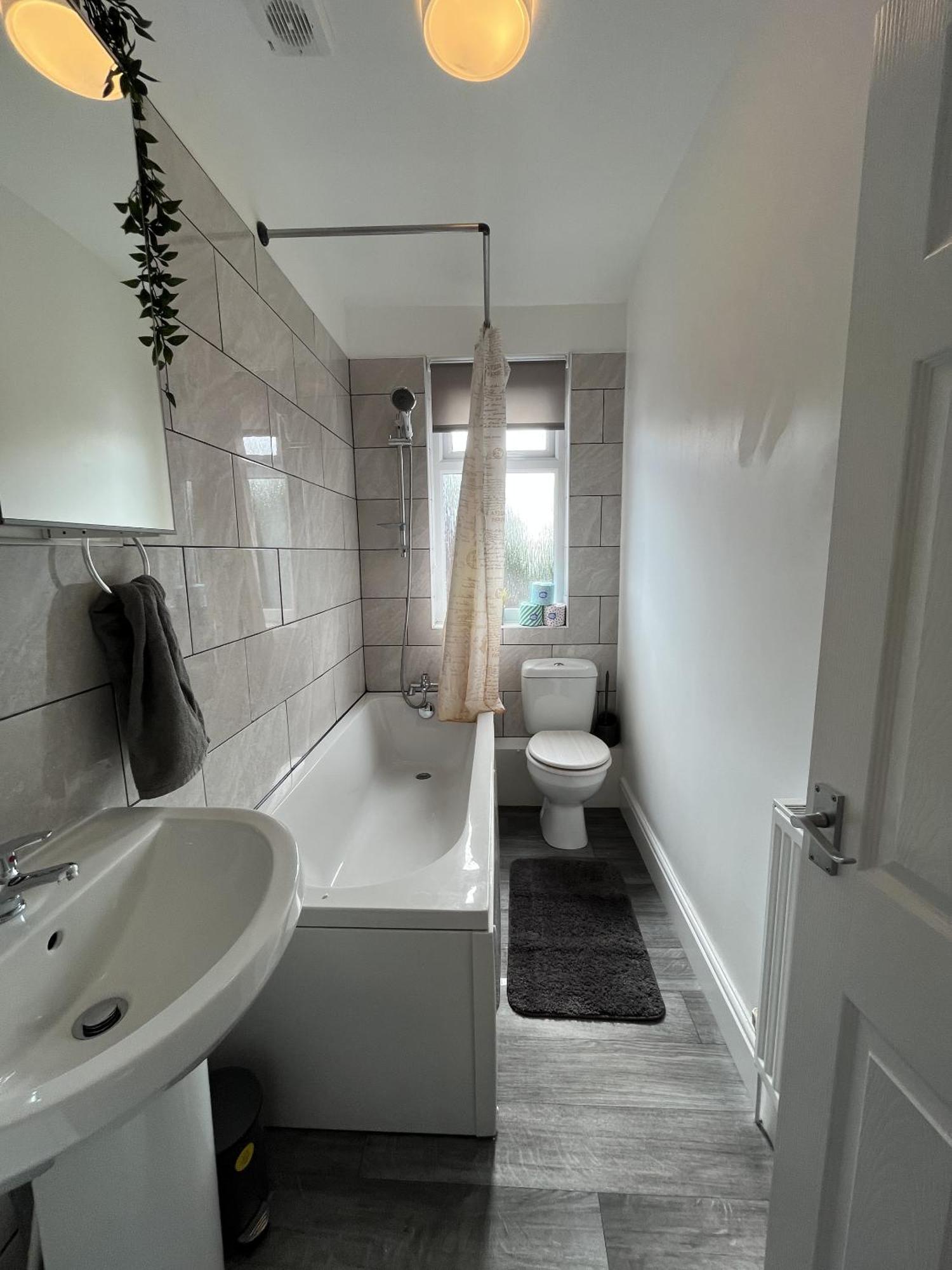 Modernised Central Wigan Townhouse Sleeps Up To 6 ภายนอก รูปภาพ