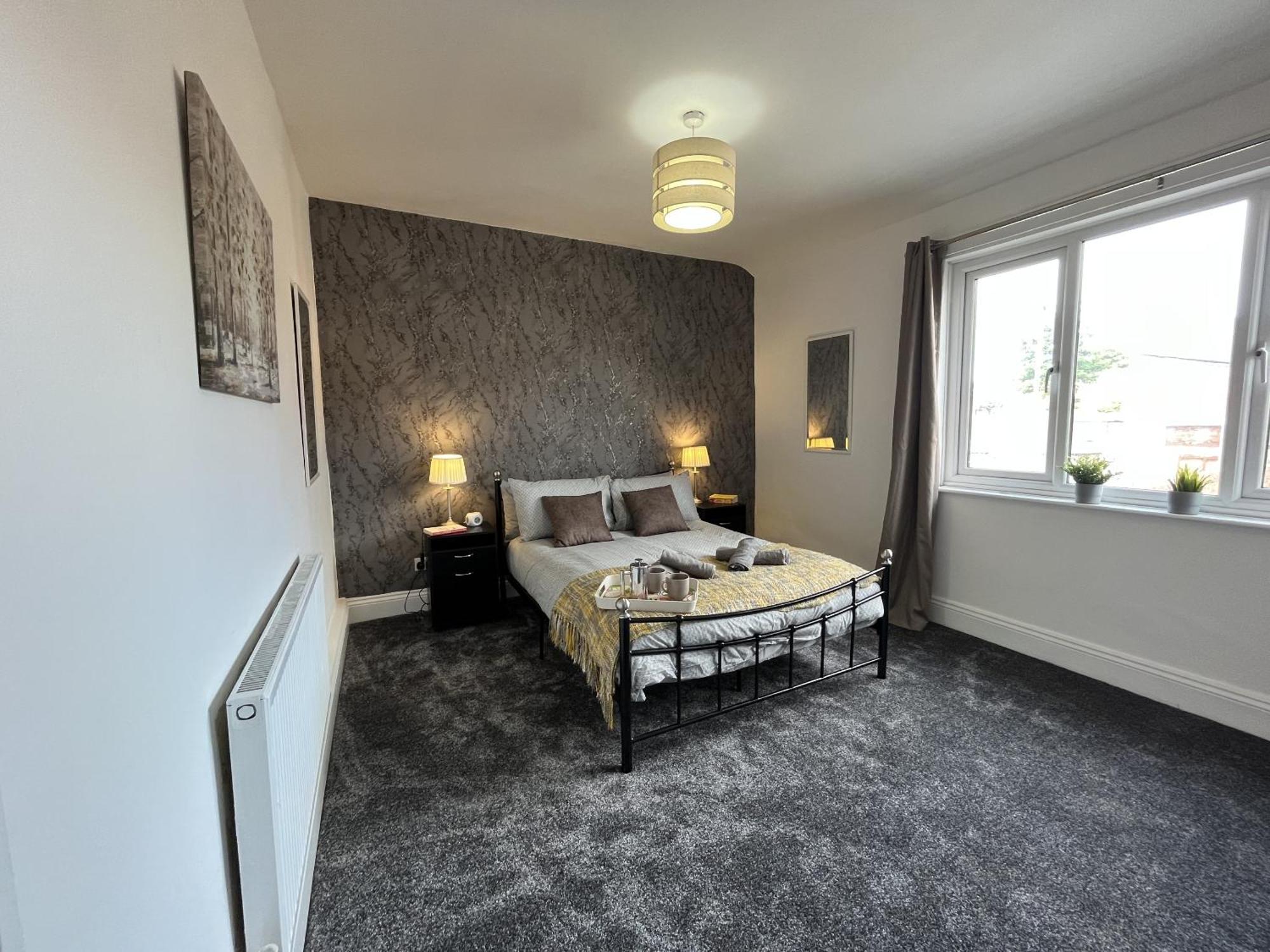 Modernised Central Wigan Townhouse Sleeps Up To 6 ภายนอก รูปภาพ