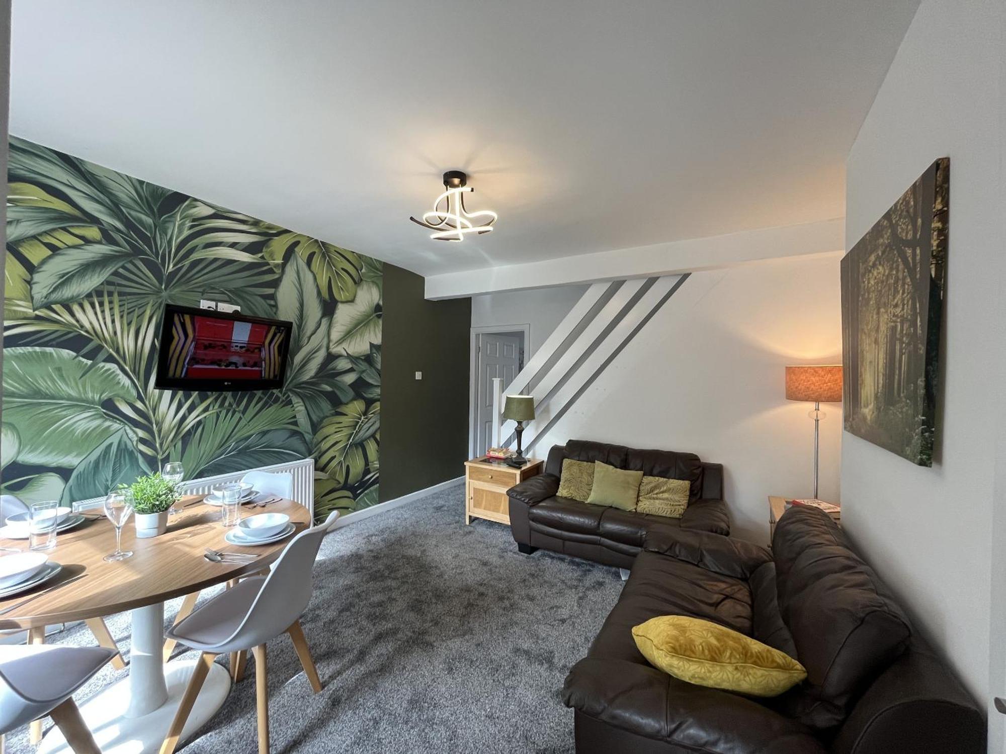 Modernised Central Wigan Townhouse Sleeps Up To 6 ภายนอก รูปภาพ