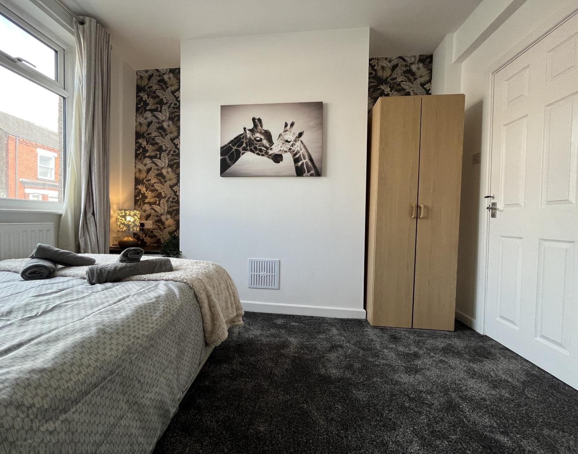 Modernised Central Wigan Townhouse Sleeps Up To 6 ภายนอก รูปภาพ